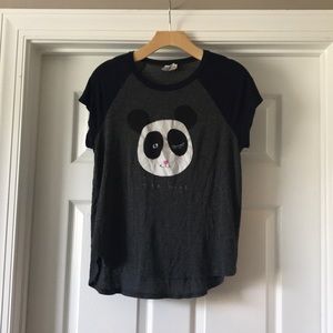 ‘Free Hugs’ Graphic Tee